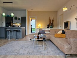 Luxury Villa With Veranda, Canoe