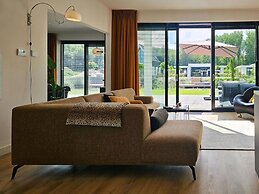 Luxury Villa With Veranda, Canoe