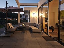 Luxury Villa With Veranda, Canoe