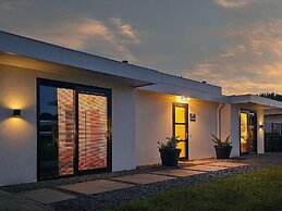 Luxury Villa With Veranda, Canoe