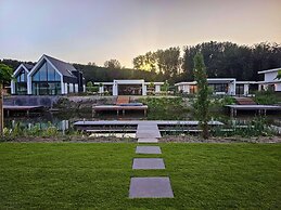 Luxury Villa With Veranda, Canoe