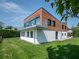Stylish Home by the Water