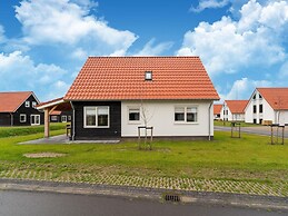Cozy Retreat With Parking
