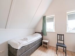 Cozy Retreat With Parking