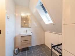 Cozy Retreat With Parking