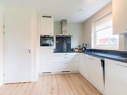 Cozy Retreat With Parking