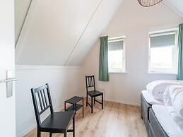 Cozy Retreat With Parking