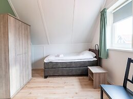 Cozy Retreat With Parking