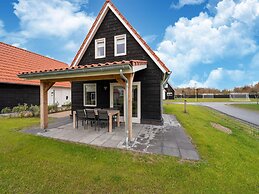 Cozy Retreat With Parking