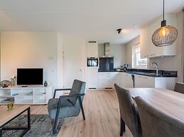 Cozy Retreat With Parking