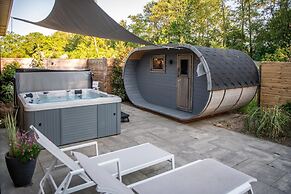 Luxury Wellness Lodge for a Couple