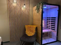 Wellness Retreat With Private Hot Tub