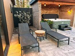 Wellness Retreat With Private Hot Tub