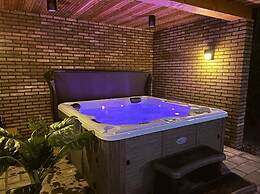 Wellness Retreat With Private Hot Tub