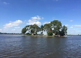 Apartment Sneekermeer With Water Sports Access