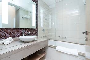 GLOBALSTAY. DAMAC Tower Paramount