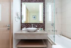 GLOBALSTAY. DAMAC Tower Paramount
