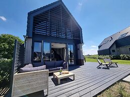 Luxurious Detached Water Villa With Jetty
