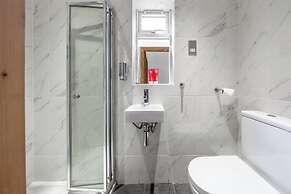 House - Sleeps 10 - Garden - Parking