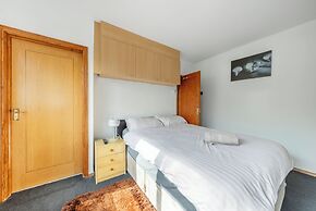 House - Sleeps 10 - Garden - Parking