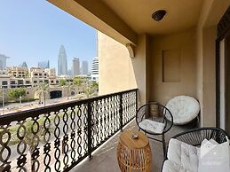 Luxurious Apartment With Iconic Burj View