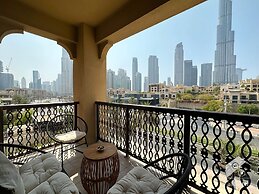 Luxurious Apartment With Iconic Burj View