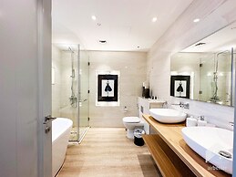 Luxurious Apartment With Iconic Burj View