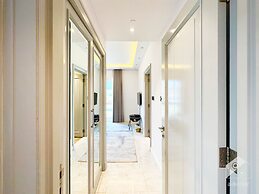 Luxurious Apartment With Iconic Burj View