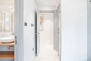 Luxurious Apartment With Iconic Burj View
