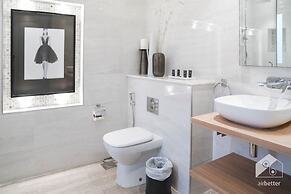 Luxurious Apartment With Iconic Burj View