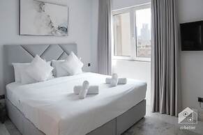 Luxurious Apartment With Iconic Burj View