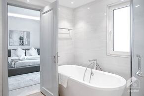 Luxurious Apartment With Iconic Burj View