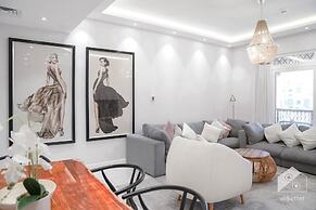 Luxurious Apartment With Iconic Burj View