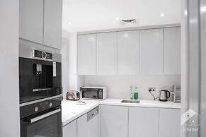 Luxurious Apartment With Iconic Burj View