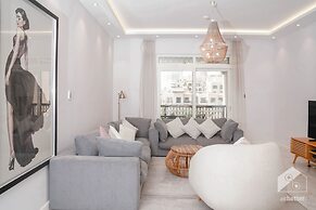 Luxurious Apartment With Iconic Burj View