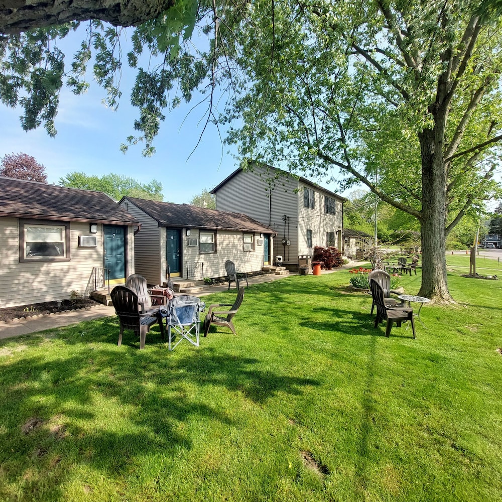 Riverside Motel