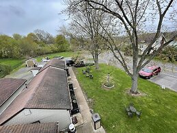 Riverside Motel