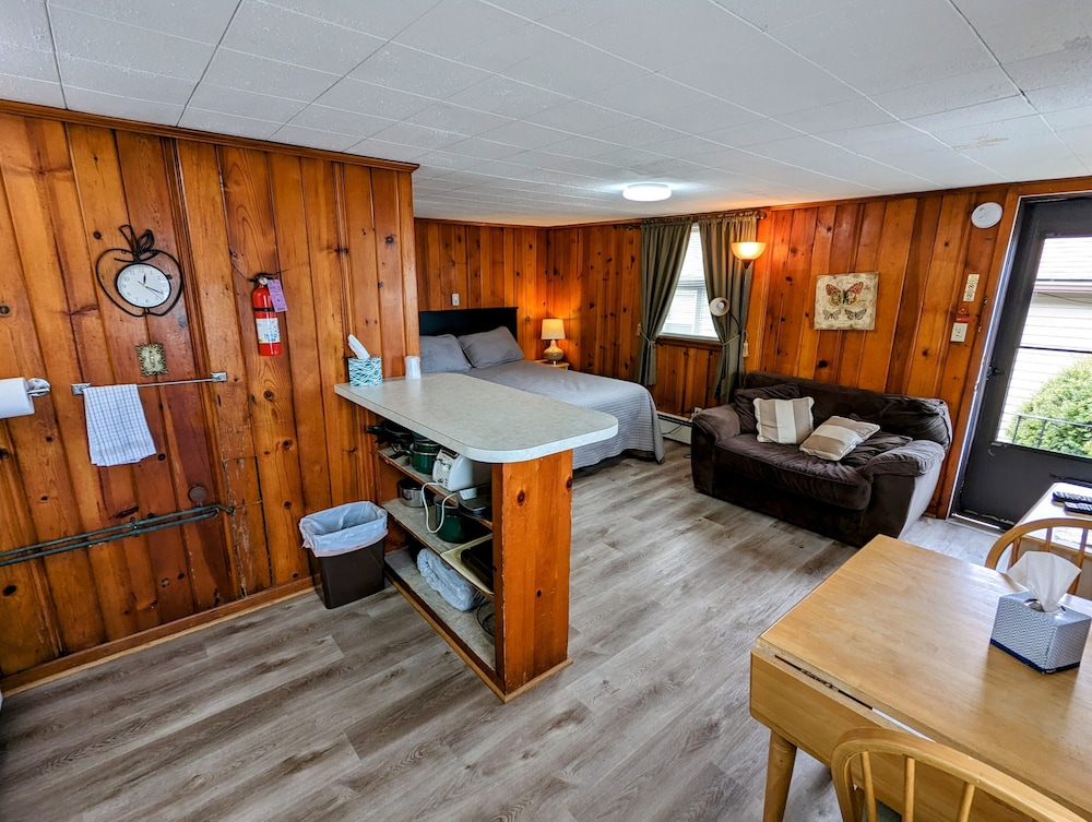 Riverside Motel