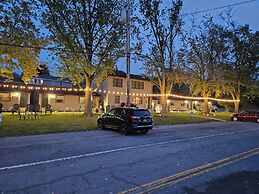 Riverside Motel