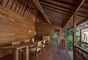 RUMAH KAYU RESORT