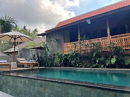RUMAH KAYU RESORT