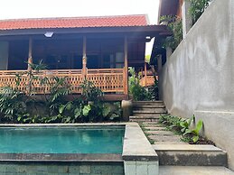 RUMAH KAYU RESORT