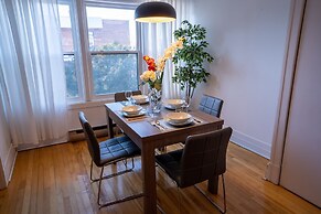 Stunning 2 Bedroom Apt! 3mins Walk From CDN Metro