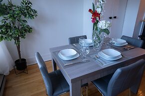Stunning 2 Bedroom Apt! 3mins Walk From CDN Metro