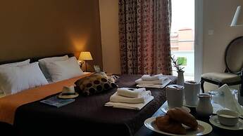 Yakinthos Hotel