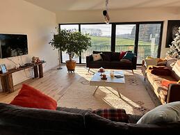 House - Sleeps 8 - Pets Ok - Garden - Parking