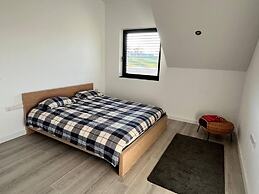 House - Sleeps 8 - Pets Ok - Garden - Parking