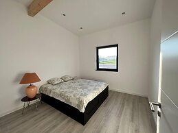 House - Sleeps 8 - Pets Ok - Garden - Parking