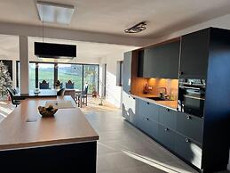House - Sleeps 8 - Pets Ok - Garden - Parking