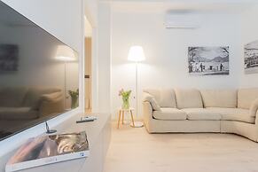 Via Crispi in Como With 1 Bedrooms and 1 Bathrooms